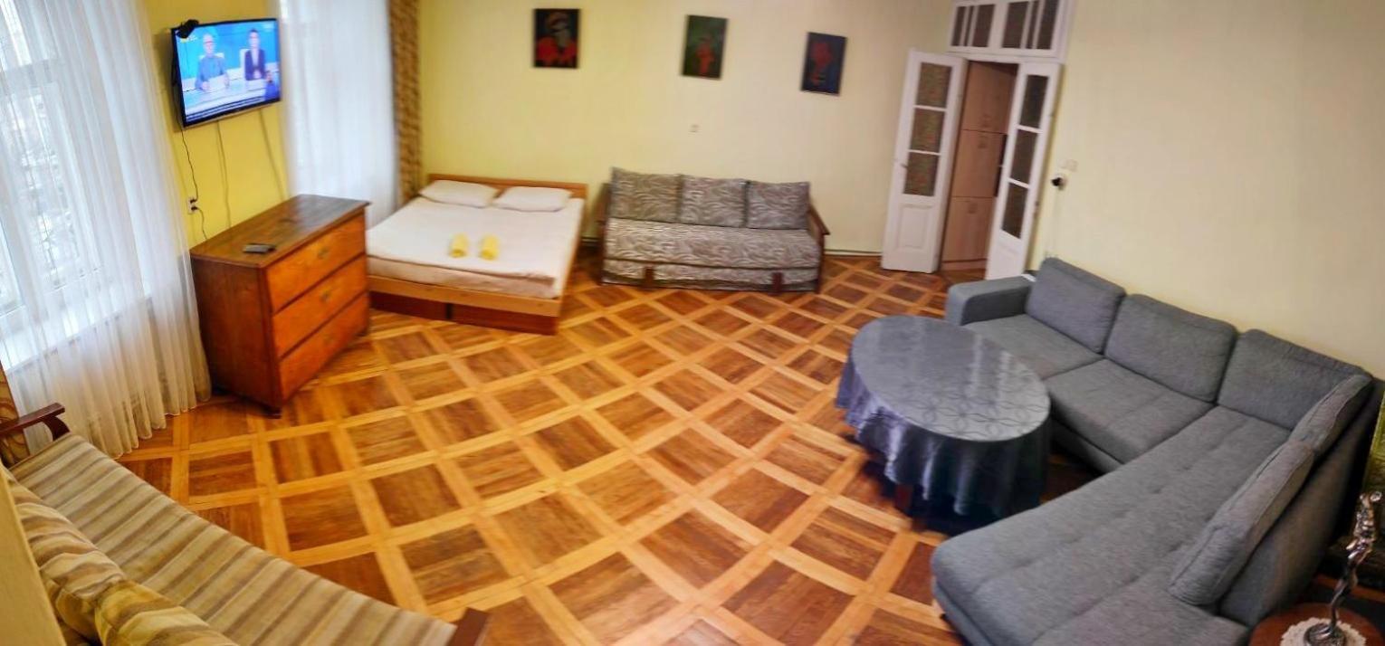 Apartment On Katedralna Lviv Luaran gambar